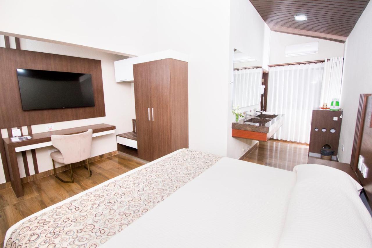 Hotel Sirari By Regina Санта Крус де ла Сиера Екстериор снимка